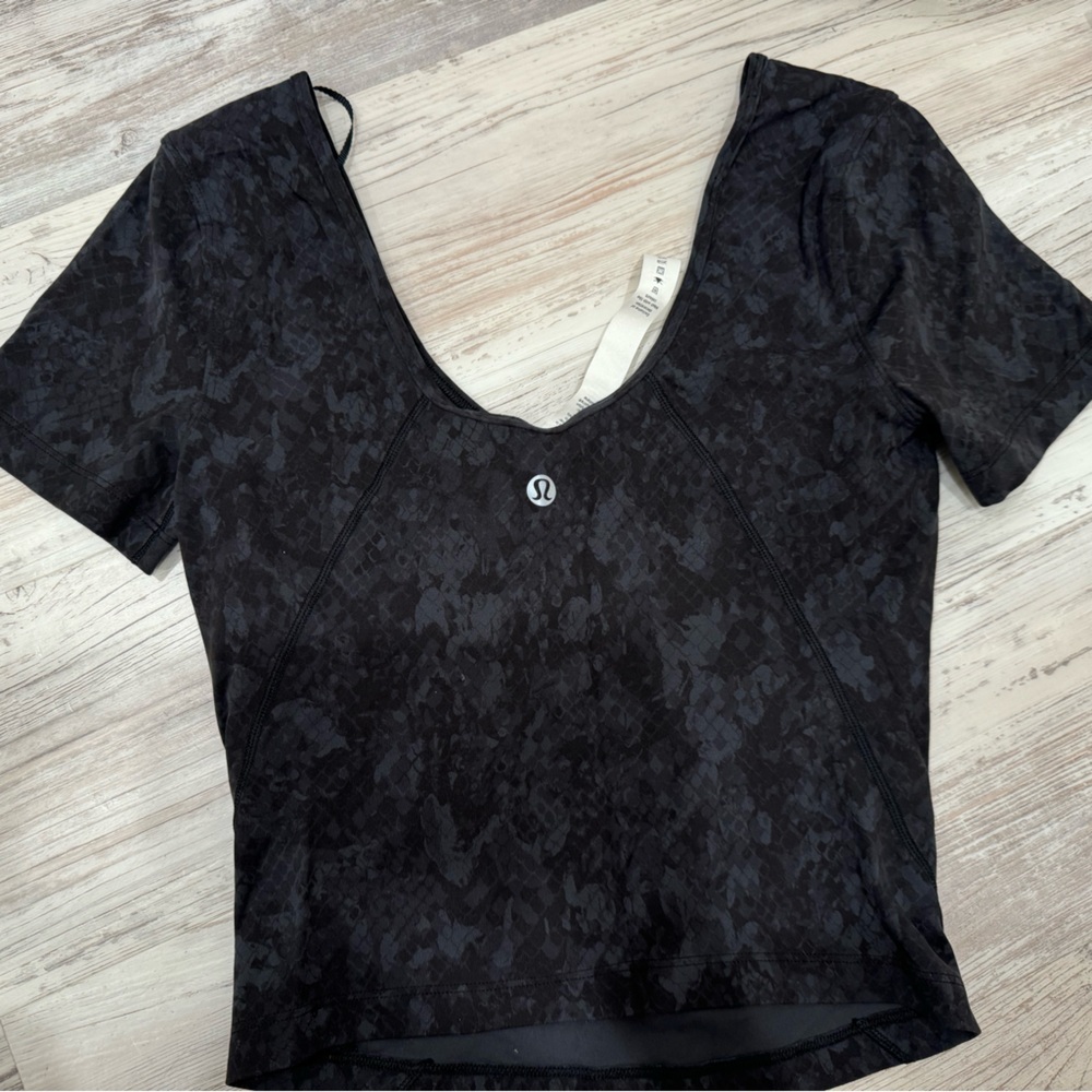 Lululemon Align Tee Size 4 NWOT